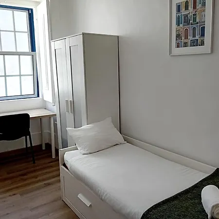 Πανσιόν Santos By Madrabica *